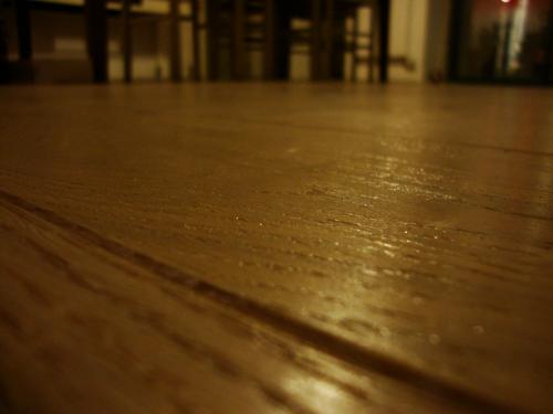  Le parquet vu d'ici, c'est beau comme du Caillebotte (z'avez ka aller voir sur Wiki). 