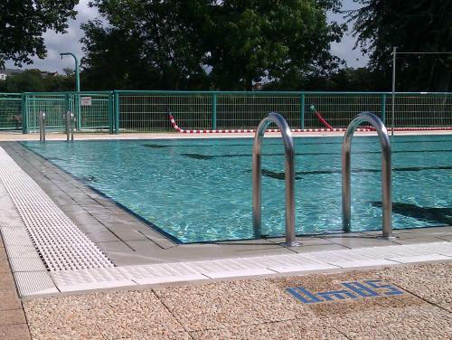 Haaa, la douceur des bords de piscine à Fresnay.