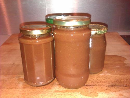 Confiture de nèfles, automne 2011, 12 pots.