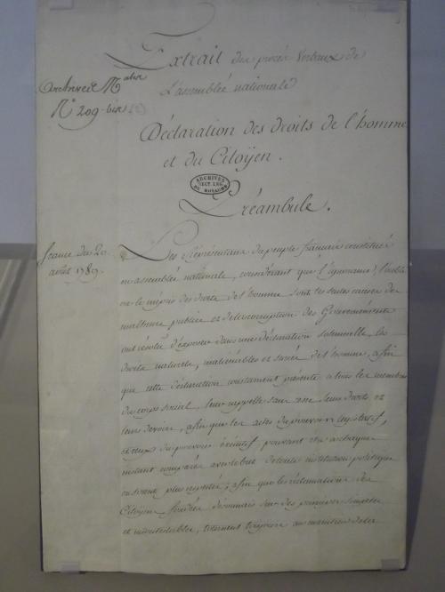 Les représentants du peuple français constitués en Assemblée Nationale, considérant que l'ignorance, l'oubli et le mépris des droits de l'homme sont les seules causes du malheur public et de la corruption des gouvernements ont résolu d'exposer dans une déclaration solennelle, les droits naturels, inaliénables et sacrés de l'homme...
